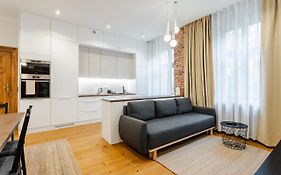 Two Bedroom Very Berry Apartment In Poznan With Desk By Noclegi Renters