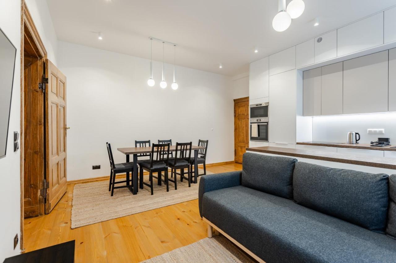 Two Bedroom Very Berry Apartment In Poznan With Desk By Noclegi Renters Zewnętrze zdjęcie