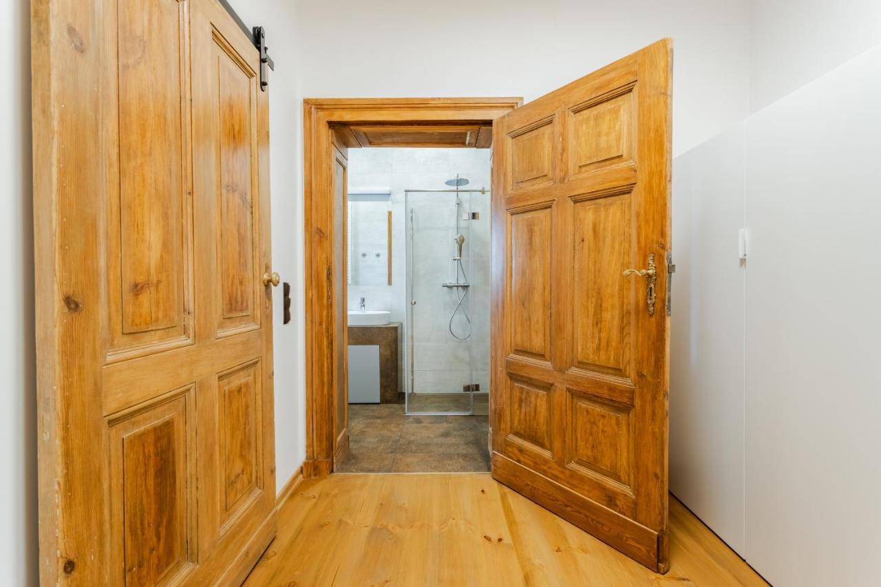 Two Bedroom Very Berry Apartment In Poznan With Desk By Noclegi Renters Zewnętrze zdjęcie