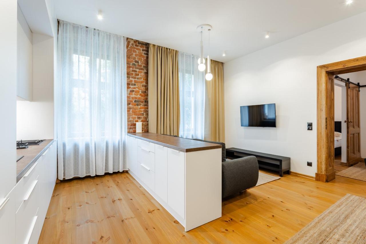 Two Bedroom Very Berry Apartment In Poznan With Desk By Noclegi Renters Zewnętrze zdjęcie