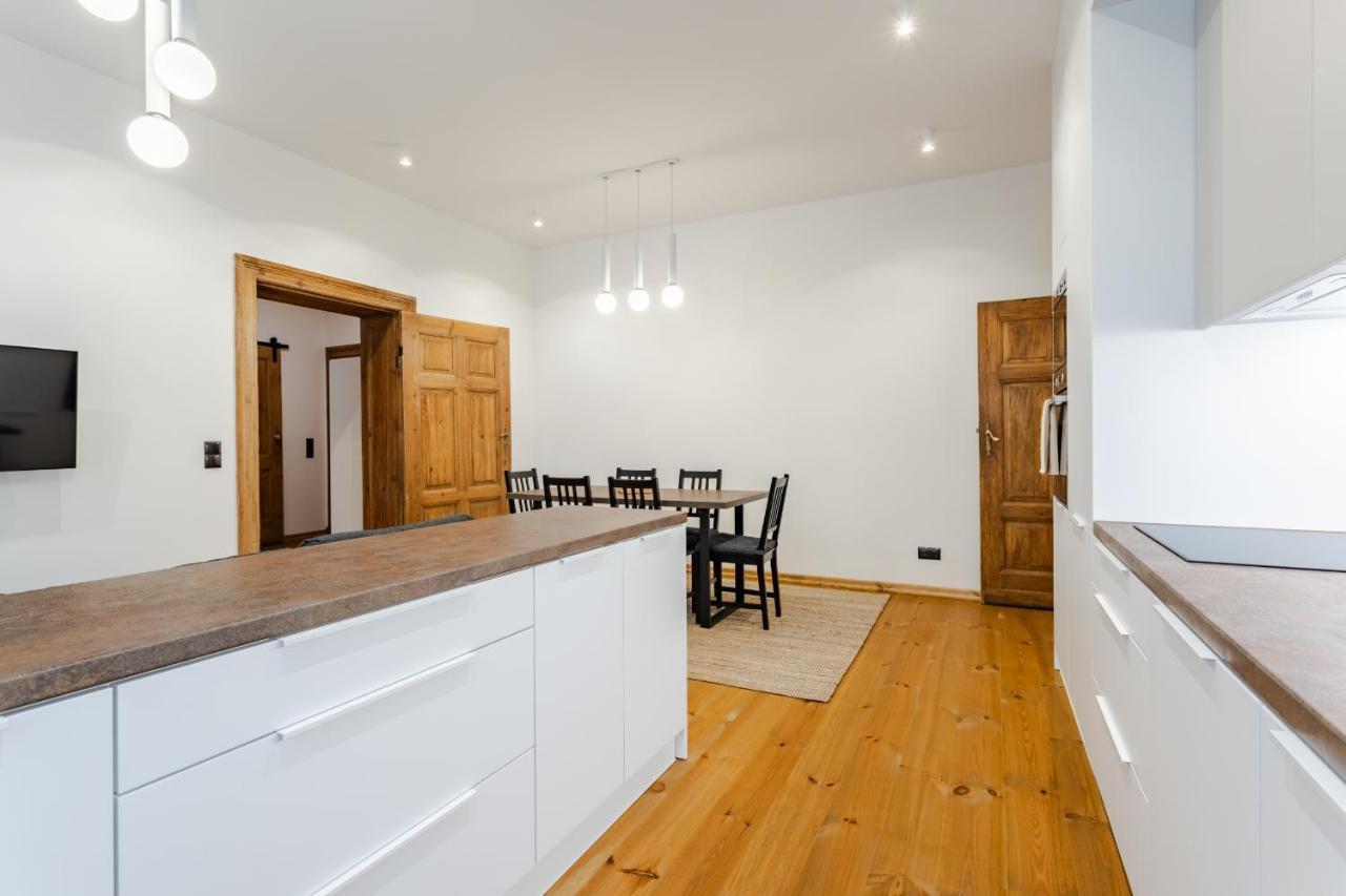 Two Bedroom Very Berry Apartment In Poznan With Desk By Noclegi Renters Zewnętrze zdjęcie