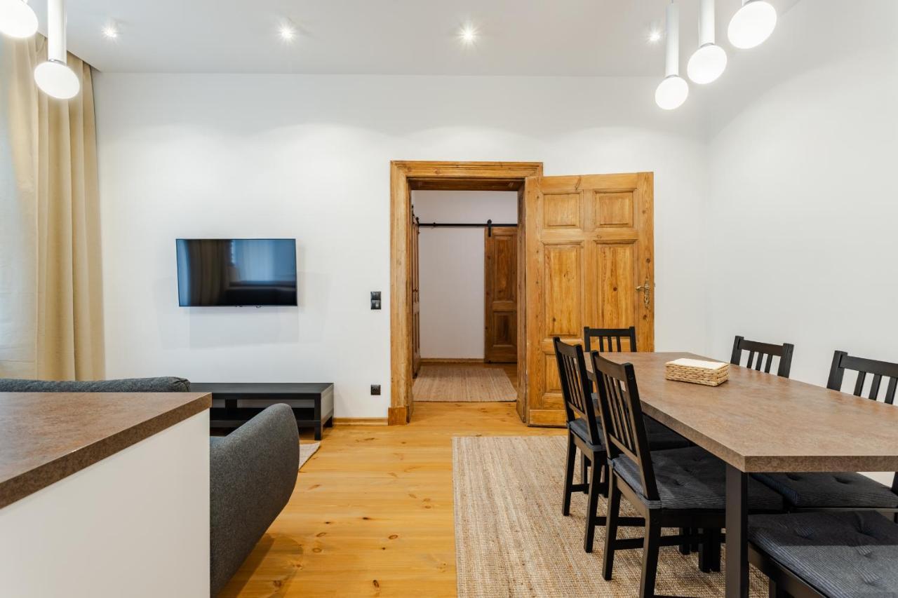 Two Bedroom Very Berry Apartment In Poznan With Desk By Noclegi Renters Zewnętrze zdjęcie