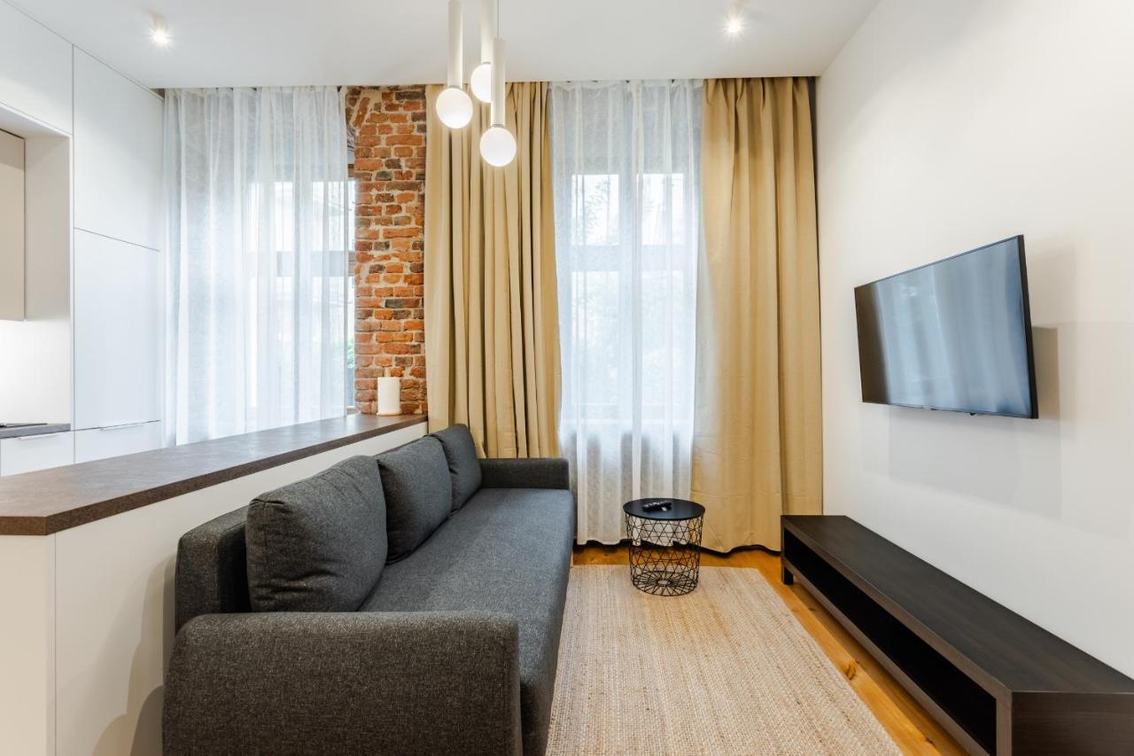 Two Bedroom Very Berry Apartment In Poznan With Desk By Noclegi Renters Zewnętrze zdjęcie