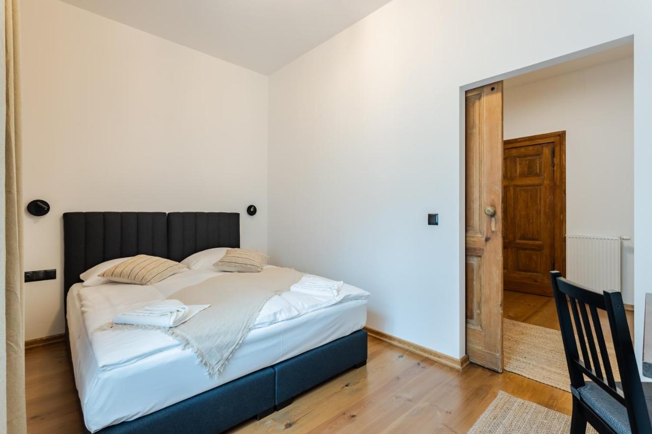 Two Bedroom Very Berry Apartment In Poznan With Desk By Noclegi Renters Zewnętrze zdjęcie