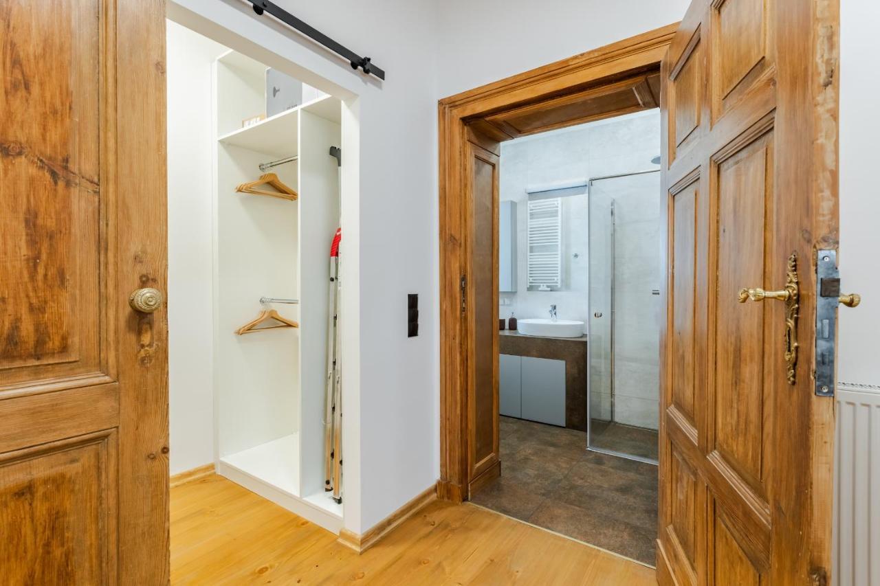 Two Bedroom Very Berry Apartment In Poznan With Desk By Noclegi Renters Zewnętrze zdjęcie