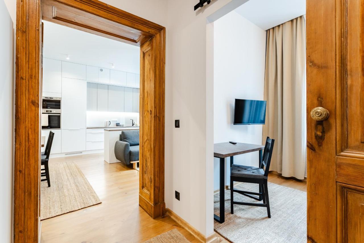 Two Bedroom Very Berry Apartment In Poznan With Desk By Noclegi Renters Zewnętrze zdjęcie